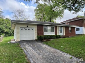 Building Photo - 6911 Pine Ridge Dr