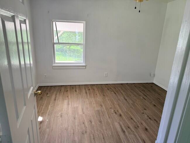 Foto del edificio - 2529 E 29th St N