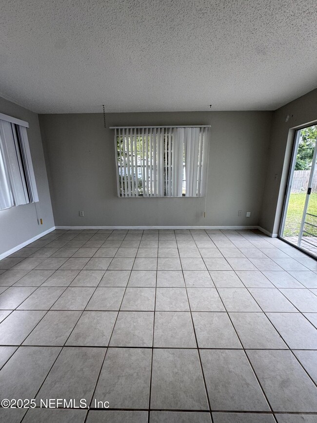 Building Photo - 283 Almansa Rd