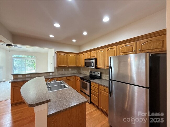 Building Photo - 11907 Red Rust Ln