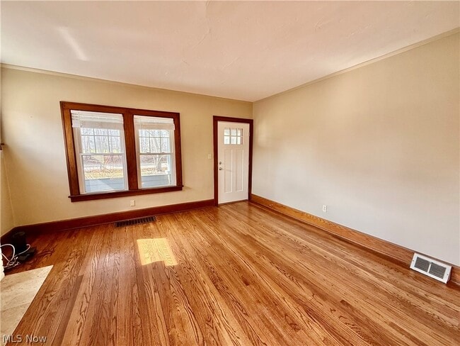 Building Photo - 364 N Chillicothe Rd