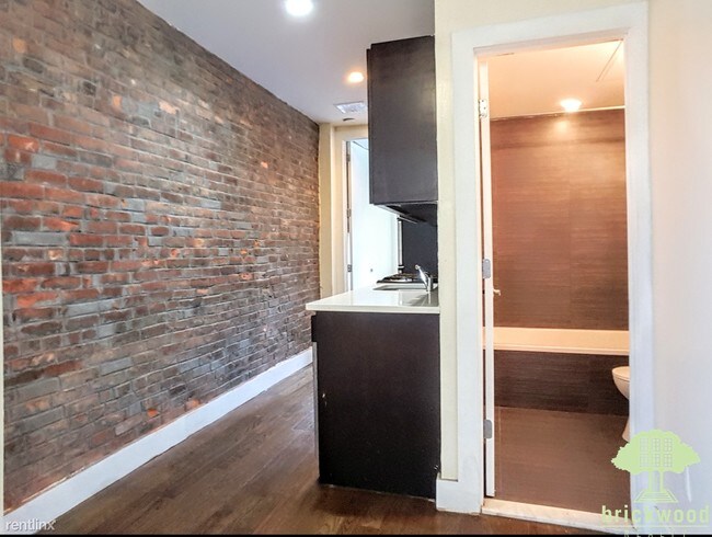 Building Photo - 890 Bergen St