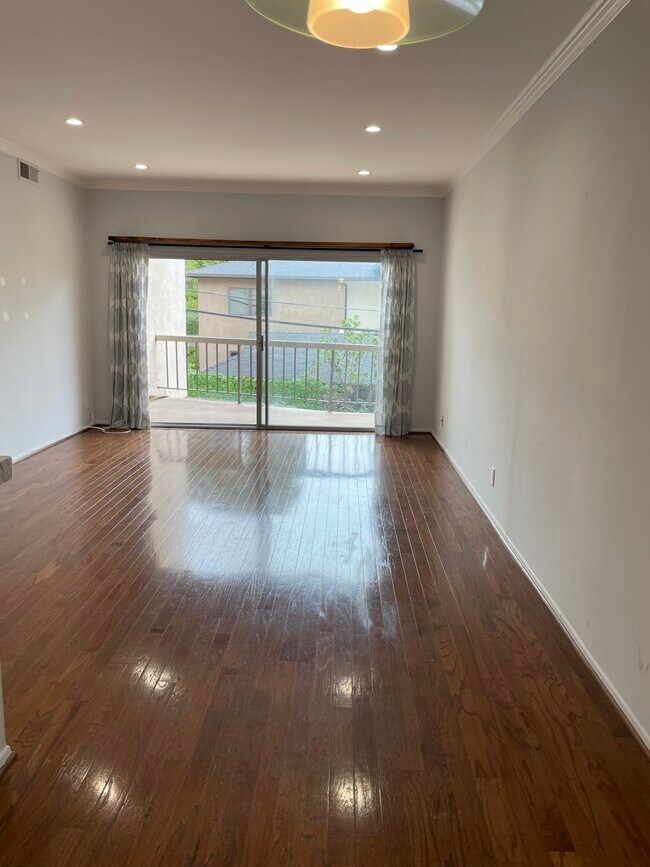 Foto del edificio - 612 S Barrington Ave
