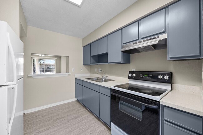 Foto del edificio - 9616 Long Point Rd