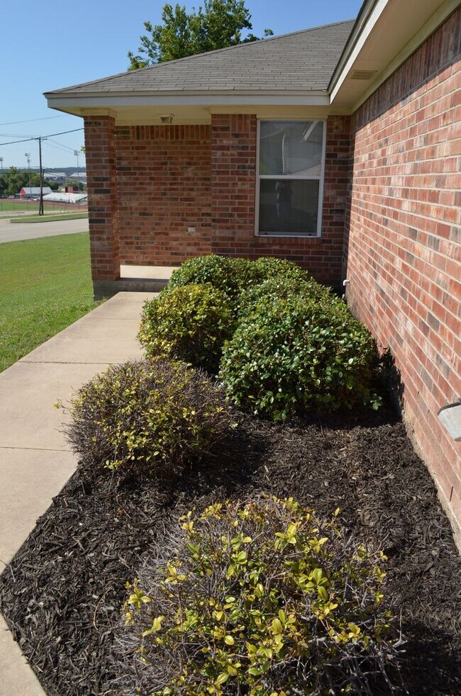 Building Photo - 940 Ramblewood St