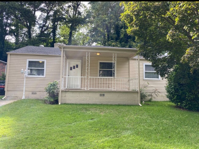 Building Photo - 1220 Cresthill Rd