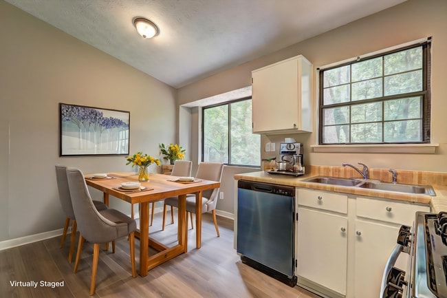 Building Photo - 129 Lester Rd NW