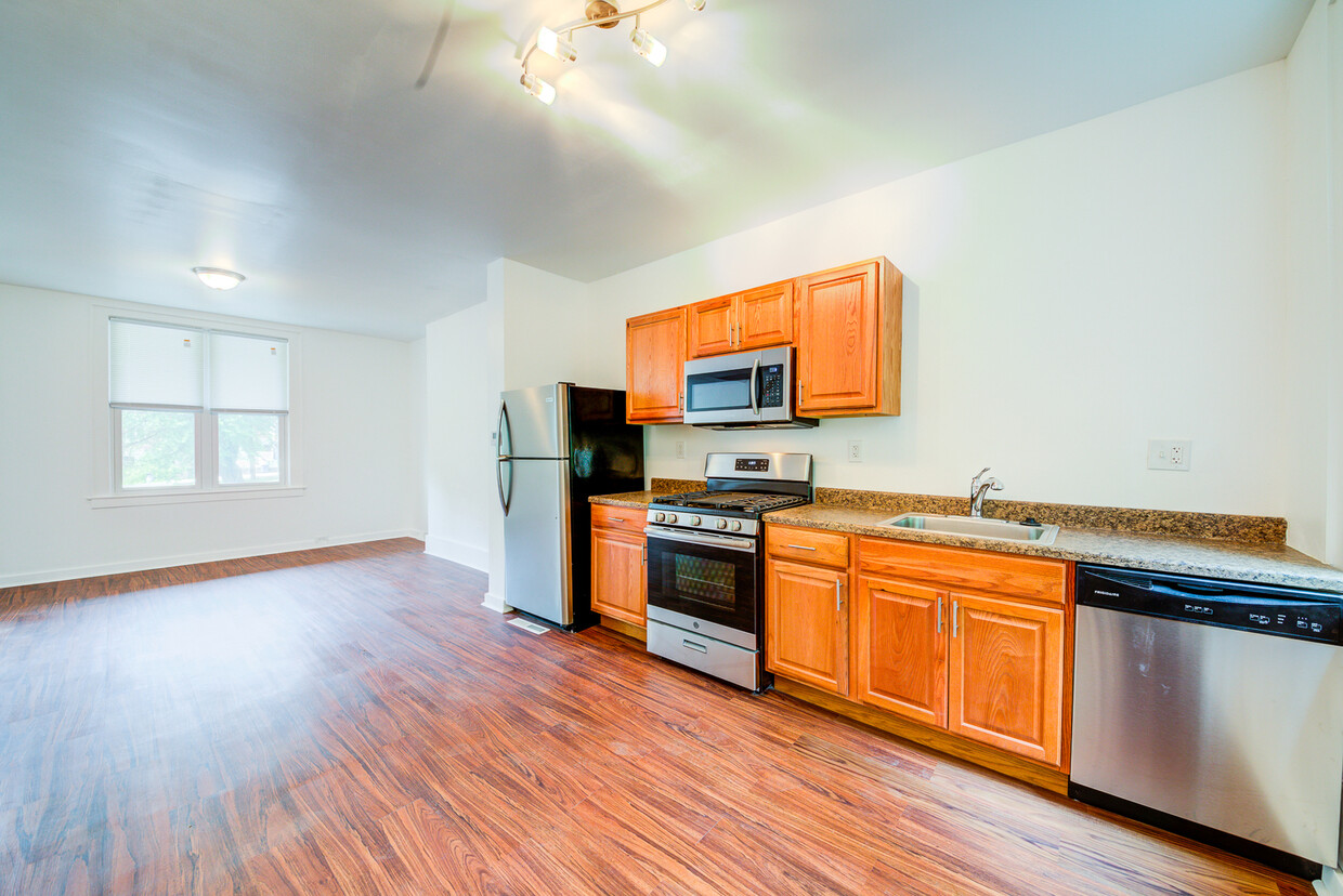 AVAILABLE AUGUST - RENOVATED 2+ Bedroom H... - AVAILABLE AUGUST  - RENOVATED 2+ Bedroom H...