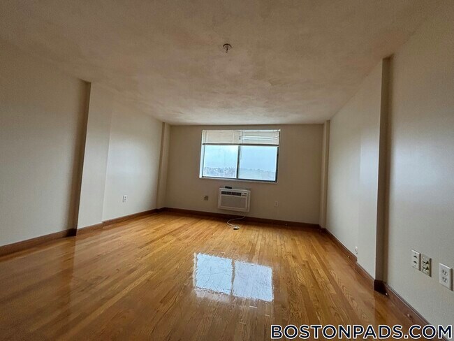 Foto del edificio - 1110 Commonwealth Ave