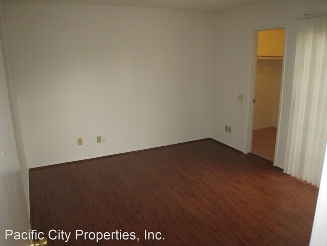 Foto del edificio - 9522-9528 Walker St