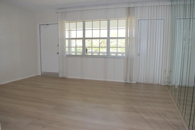 Foto del edificio - 5200 NE 24th Terrace