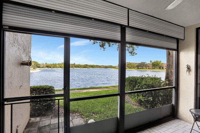 Foto del edificio - 2850 Carambola Cir S