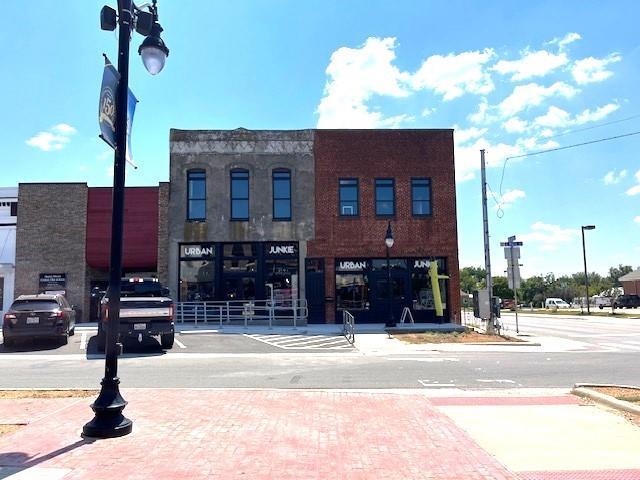 Primary Photo - 100 E Main St