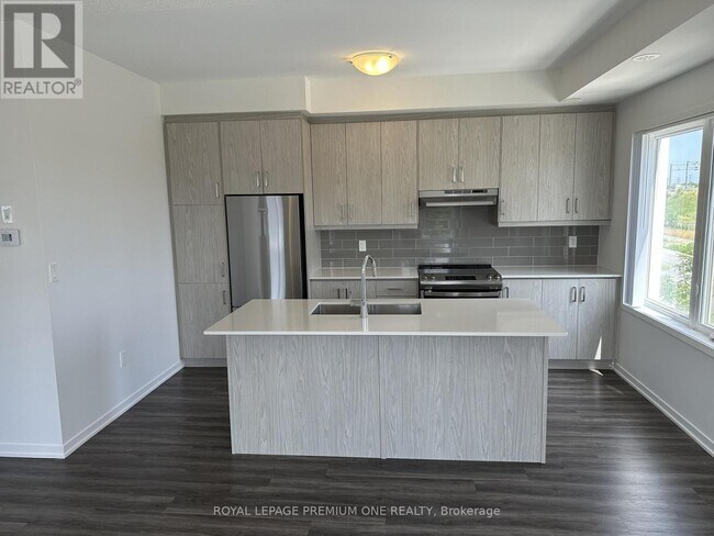 Building Photo - 150 Honeycrisp Cres