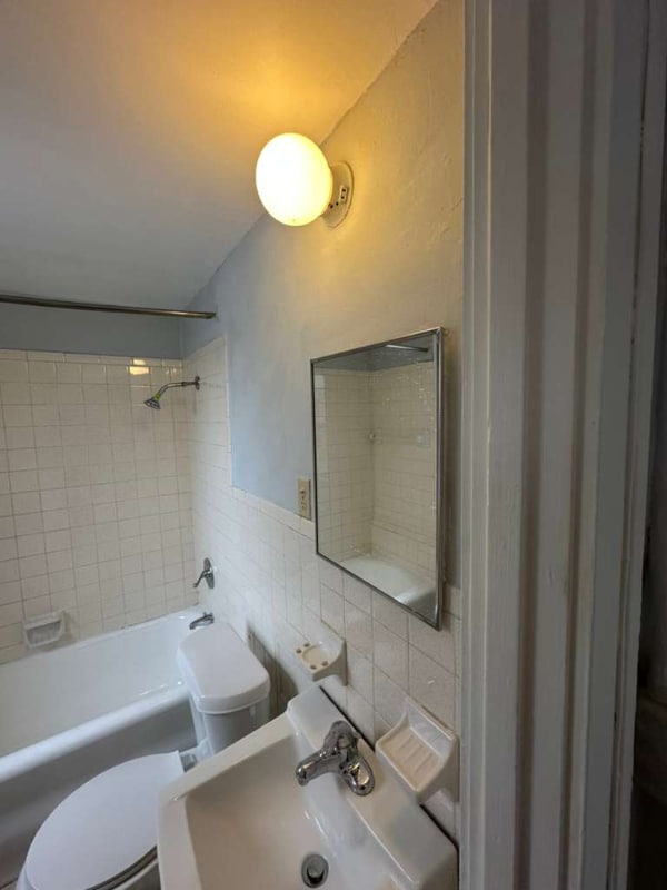 Foto del edificio - 8302 Lake Ave