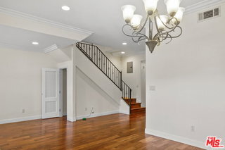 Foto del edificio - 1050 N Edinburgh Ave