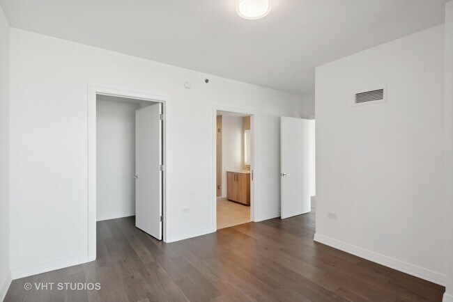 Foto del edificio - 211 N Harbor Dr