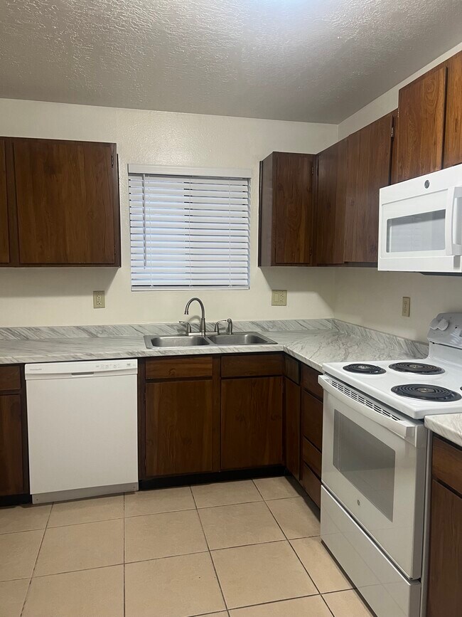 Foto del edificio - 629 Kingman Ave