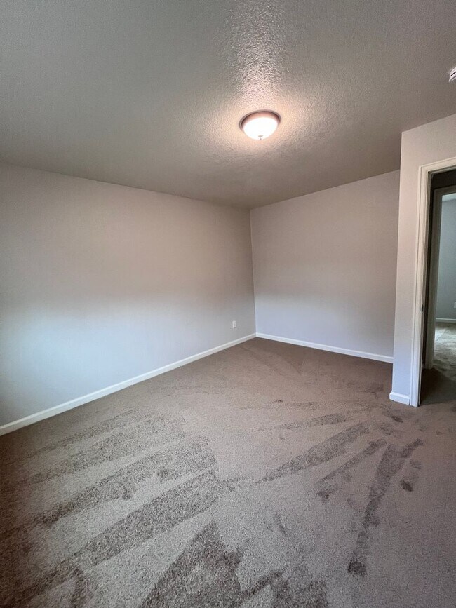 Building Photo - Welcome home to your updated 4-bedroom, 2 ...