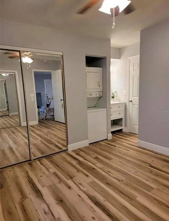 Foto del edificio - 1103 Cypress Gardens Blvd