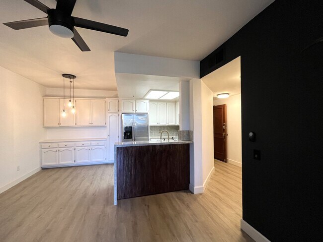 Building Photo - Fabulous 2 Bd/2Ba 1112 SqFt Condo