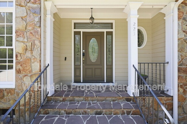 Building Photo - 223 Kinvara Ct