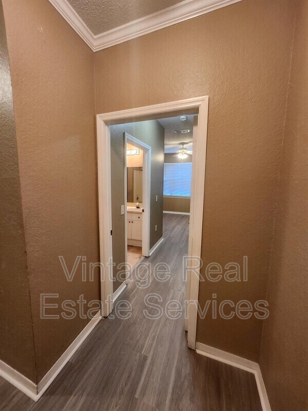 Foto del edificio - 18001 Richmond Place Dr