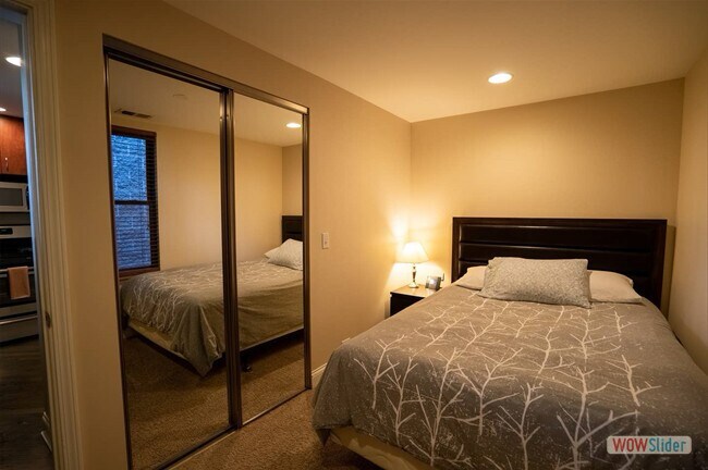 Foto del edificio - 2104 W Roscoe St