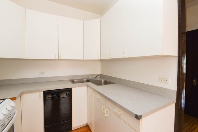 Foto del edificio - 821 W Waveland Ave