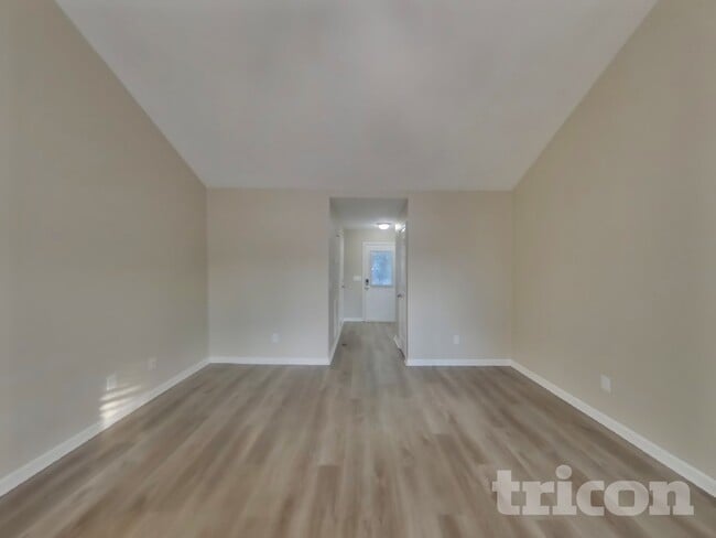 Building Photo - 121 Willowleaf Ln