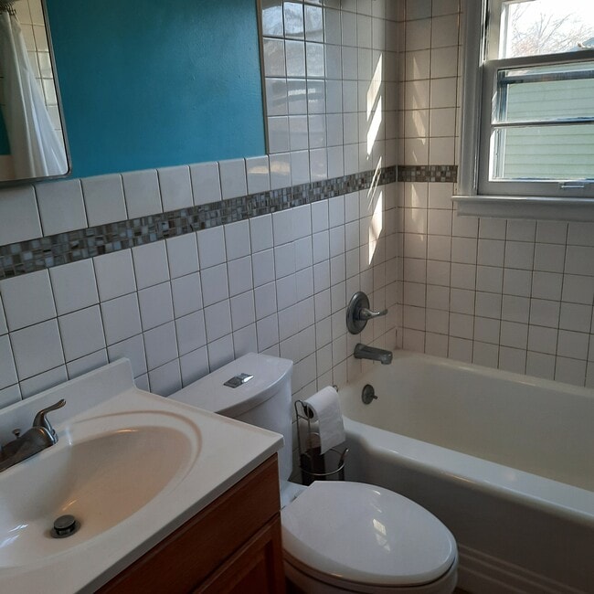Building Photo - 315 Kansas St