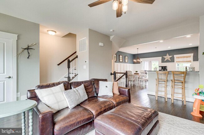 Building Photo - 10753 Hinton Way