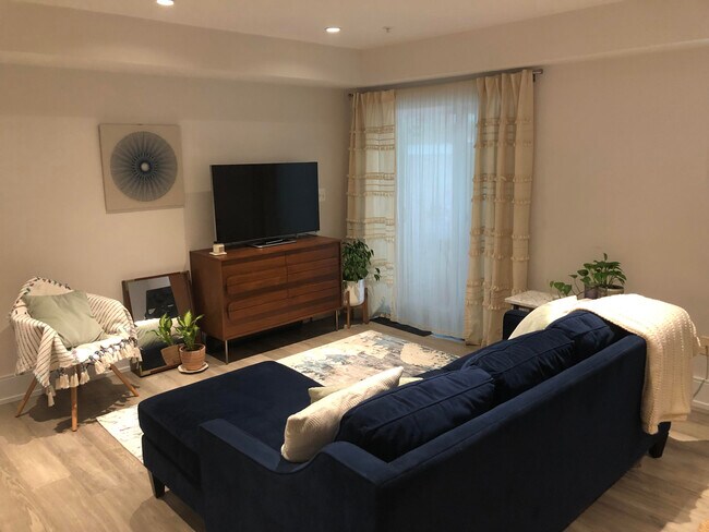 Living Space - 1465 Harvard St NW