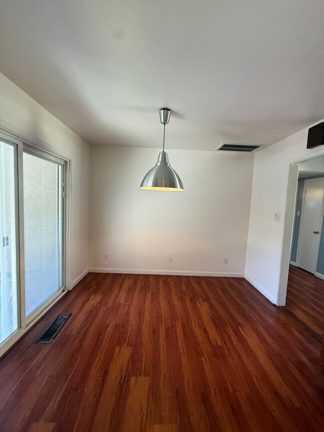 Foto del edificio - 6873 Greenhaven Dr