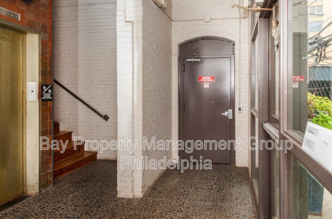 Building Photo - 429 N 13th St