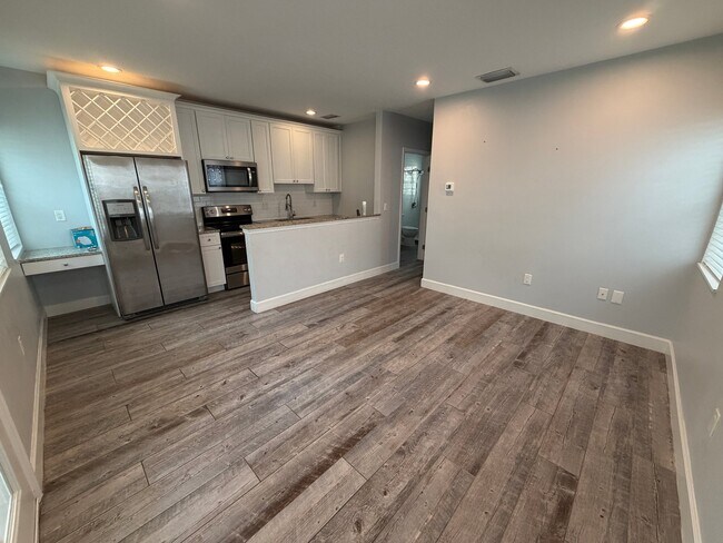 Foto del edificio - 522 Holt Ave