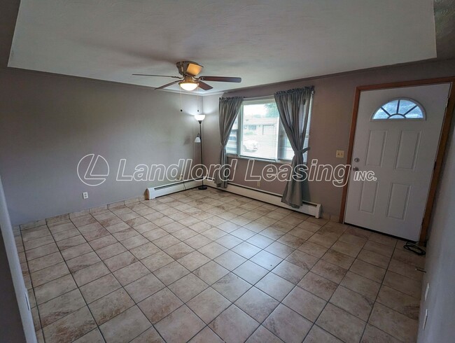 Building Photo - Charming Ranch Duplex with Attached Garage!