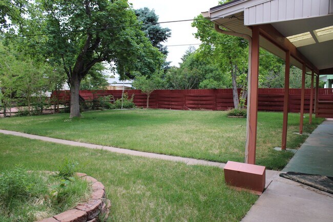 Building Photo - Sunset Park Rancher