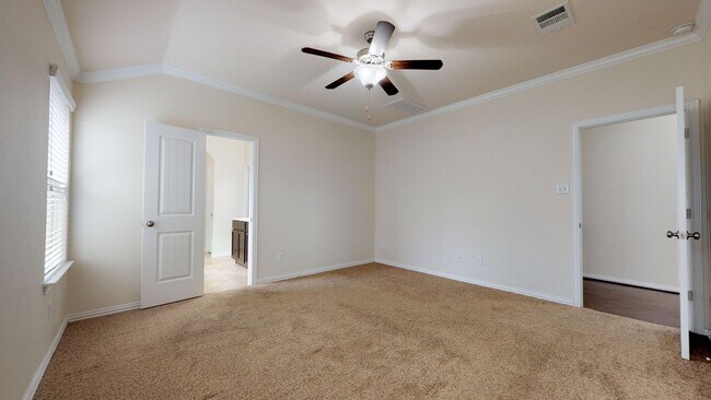 Building Photo - AMAZING 4 BEDROOM IN WHITE ROCK ESTATES FR...