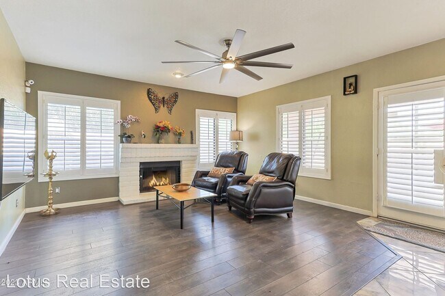 Foto del edificio - 5 br, 3 bath House - 12 W Vera Ln.,