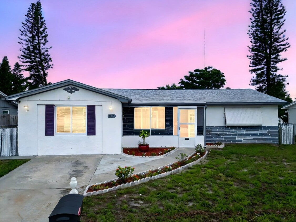 Primary Photo - 1415 Yale Dr