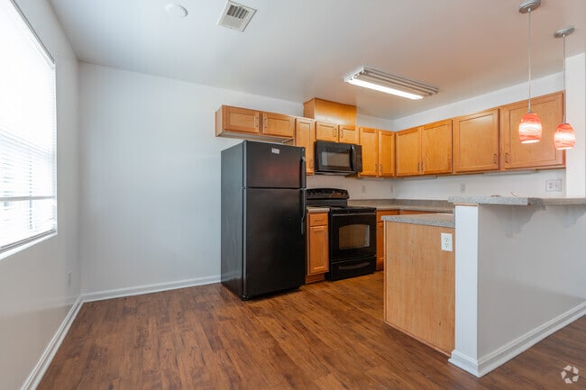 2BR, 1BA - 926SF - Dining Room - Willow Place Apartments