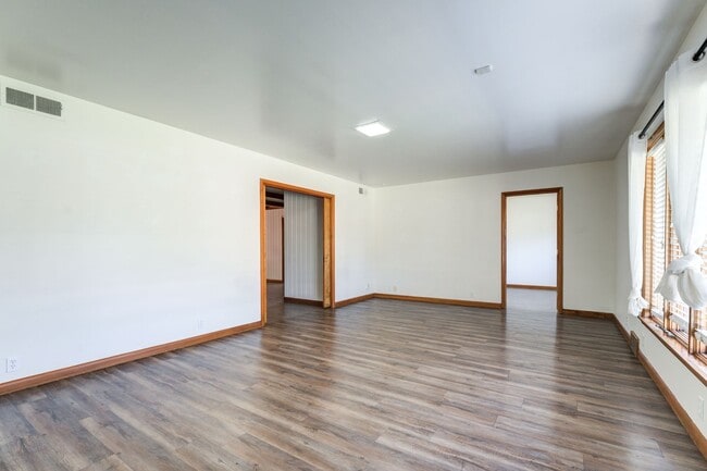 Building Photo - Spacious 4 bed 3 bath in Central Lubbock f...