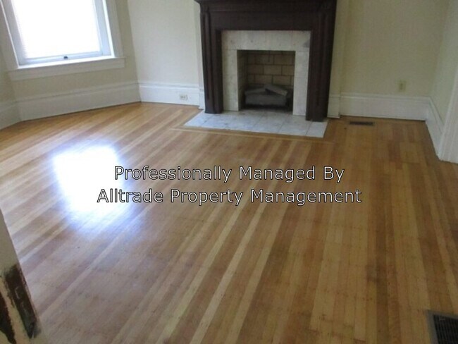 Building Photo - 525 W Ormsby Ave