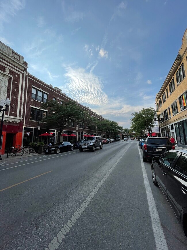 Foto del edificio - 4615 N Lincoln Ave
