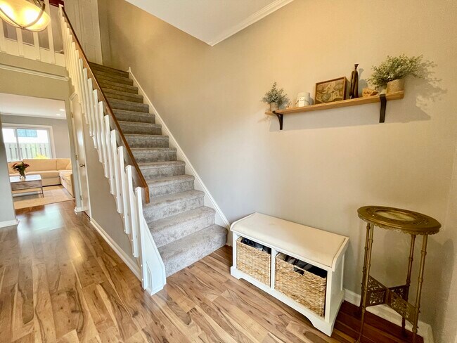 Building Photo - 131 Pinecrest Ln