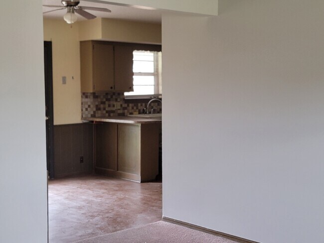 Foto del edificio - 813 W Oxford Ave