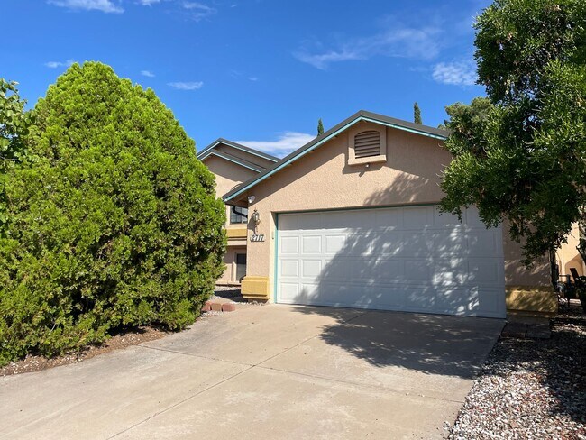 Building Photo - 2717 S Suncrest Dr
