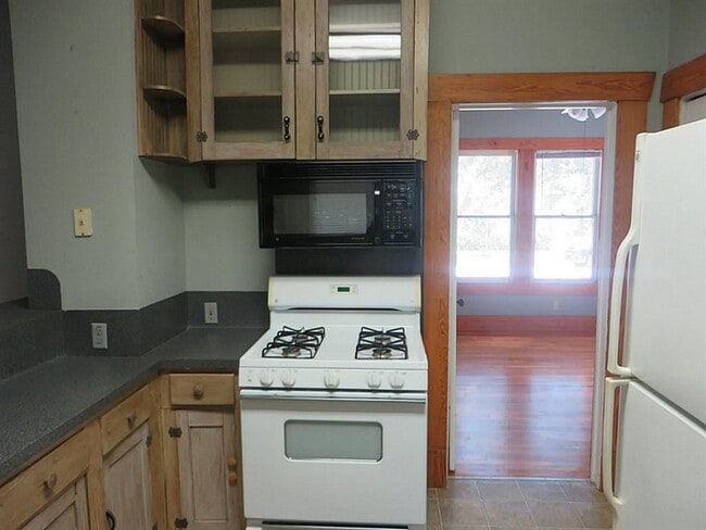 Building Photo - 6005 Schuler St