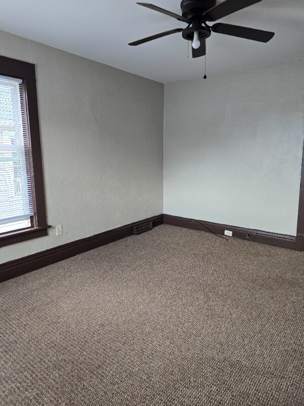 Foto del edificio - 2615 Maple St